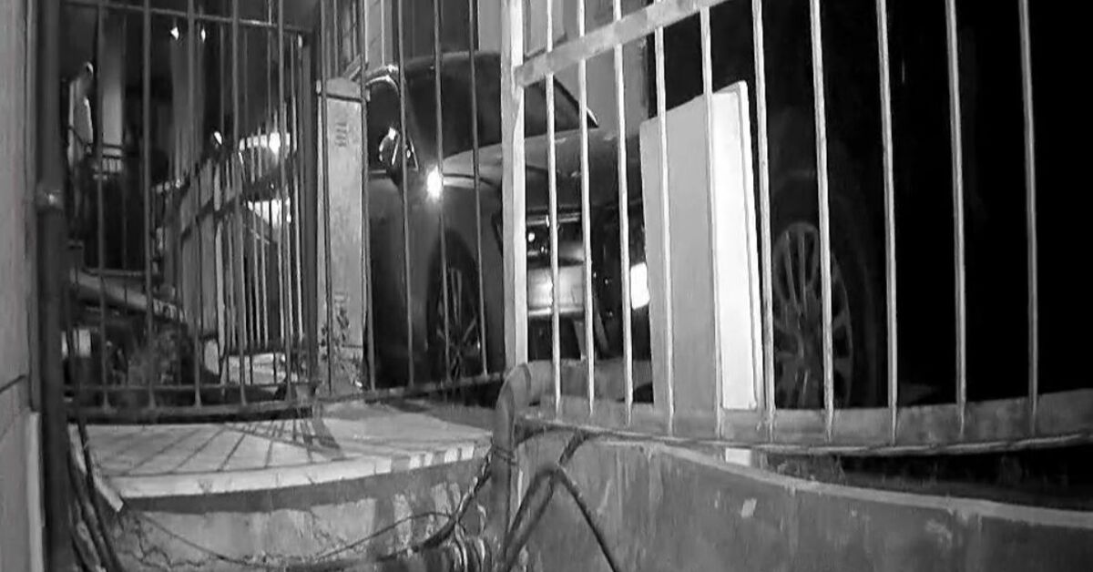 Kâbus karşı binada! Elinde bıçakla kapılarına dayandığı iki kız kardeşi taciz etti | Son dakika haberleri