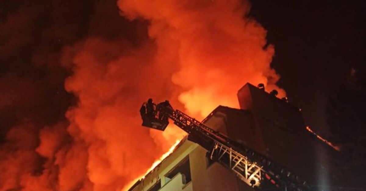 Malatya'da ağır hasarlı okulun çatısında çıkan yangın söndürüldü – Güncel haberler