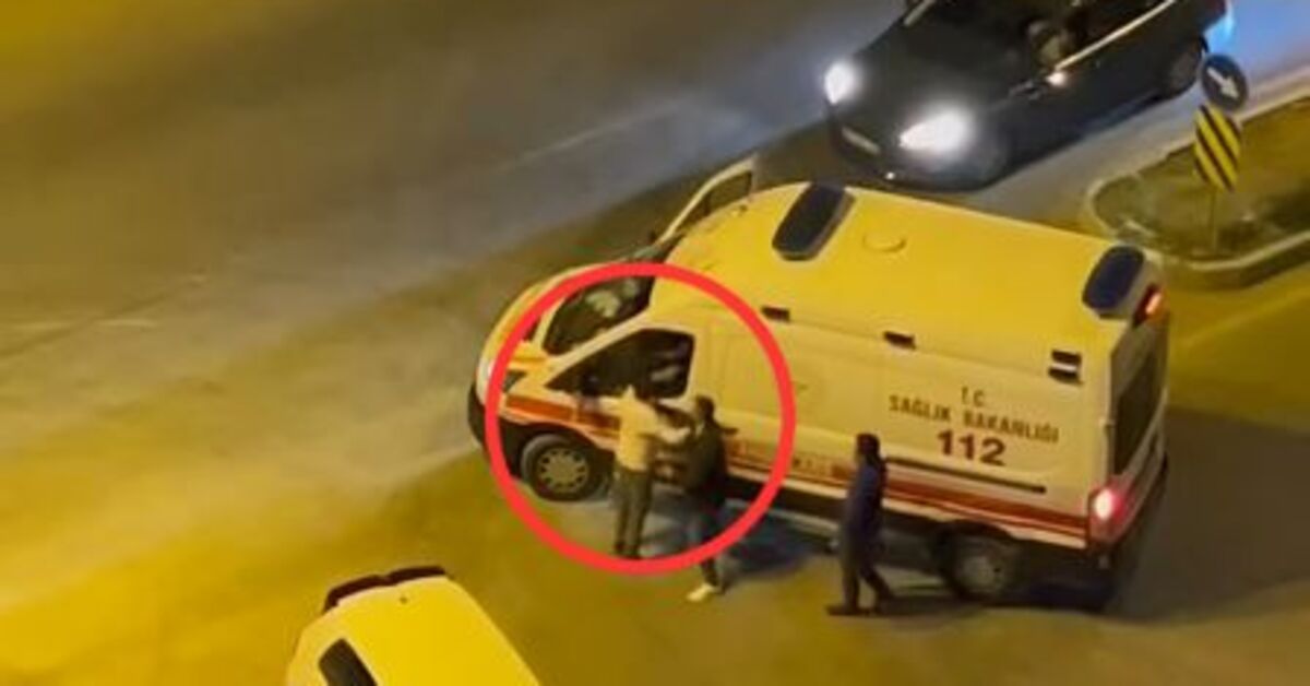 Adana'da ambulansa yumruklu saldırı kamerada | Son dakika haberleri