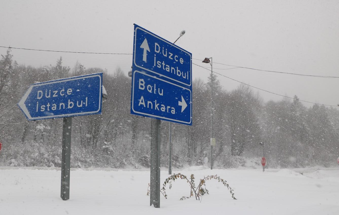 Anadolu Otoyolu Bolu kesimi Ankara yönü kar nedeniyle ulaşıma açıldı