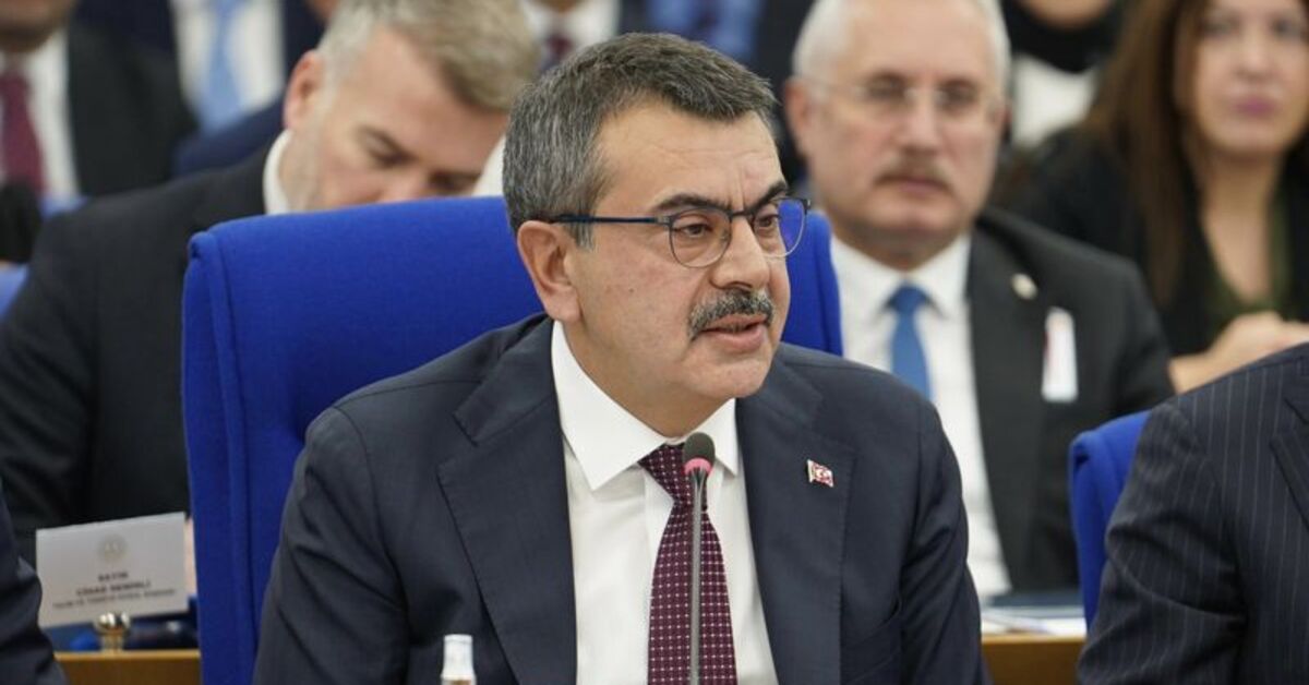 Bakan Tekin, "mülakat" sorularına yanıt verdi