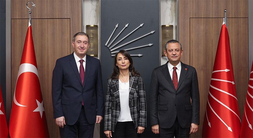 CHP Lideri Özel, DEM Parti Eş Genel Başkanları ile görüştü