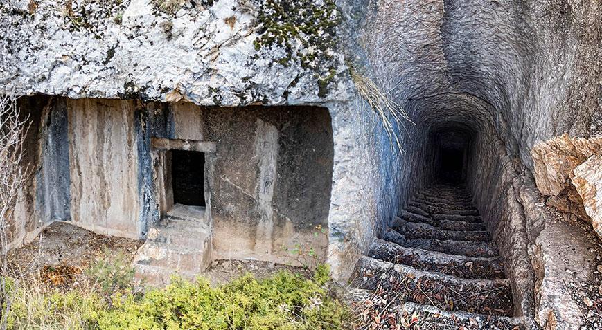 Dar bir boğaz içerisinde bulunan gizem! İçinde bulunan iki mezar…