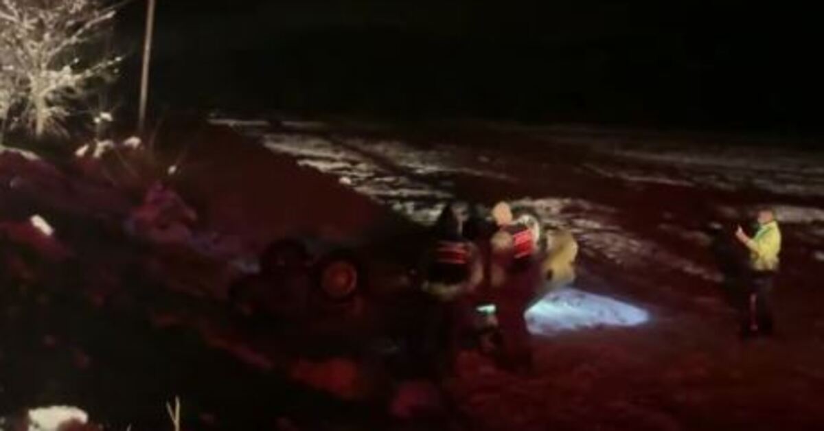 Erzurum'da otomobil şarampole devrildi: 4 yaralı | Son dakika haberleri