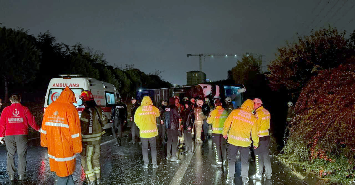 Esenler'de yolcu otobüsü devrildi: 2 ölü, 18 yaralı | Son dakika haberleri