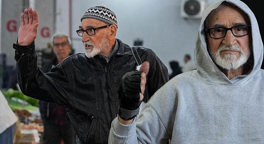 HABERLER: İzmir’de yaşayan 81 yaşındaki Tevfik Doğan’ın yaptıklarına kimse inanamıyor: 35 KM yol gidiyor!