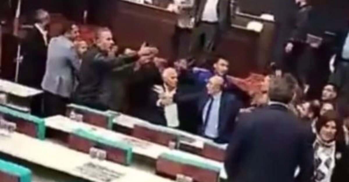 Kağıthane Belediye Meclisi'nde arbede: 2 meclis üyesi yaralandı | Son dakika haberleri