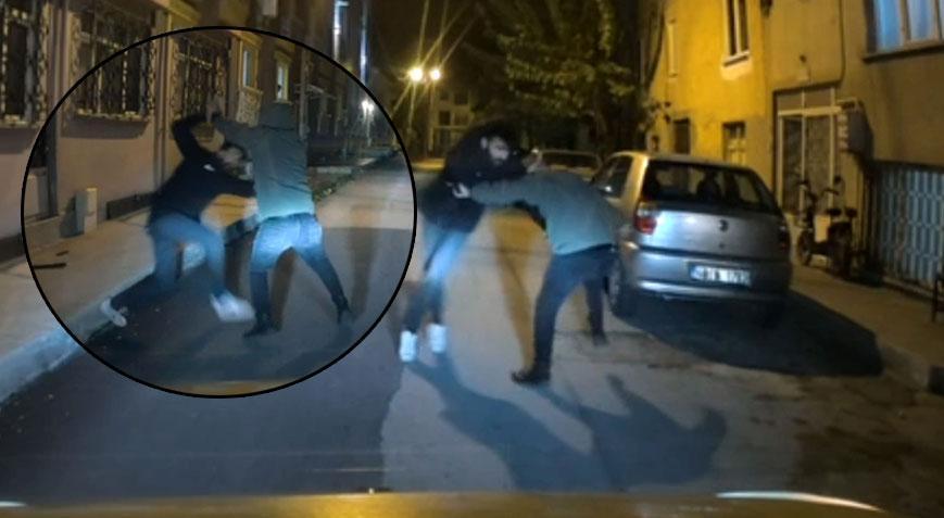 Kız arkadaşı taksiden inmeyince şoföre dehşeti yaşattı