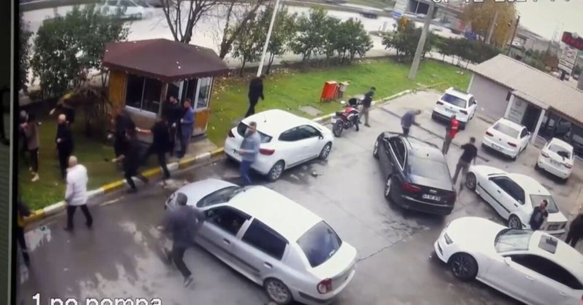 Akaryakıt istasyonunda çalışanlar ile müşteriler arasındaki 'orak'lı kavga kamerada; 7 yaralı – Güncel haberler