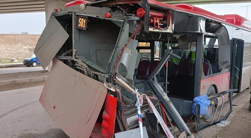 Ankara’da belediye otobüsü TIR’la çarpıştı! 1 ölü
