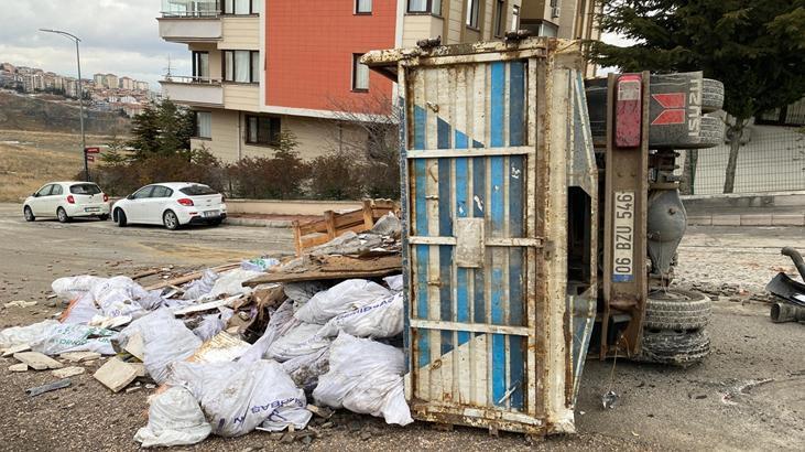 Ankara’da korkunç kaza! Yokuştan kayan kamyonet 11 aracı biçti