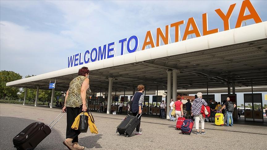 Antalya’da tüm zamanların turist rekoru kırıldı