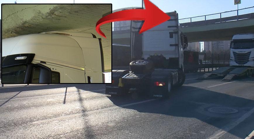 Bahçelievler D-100’de trafik felç! Üst geçitten geçemeyen TIR yolu tıkadı