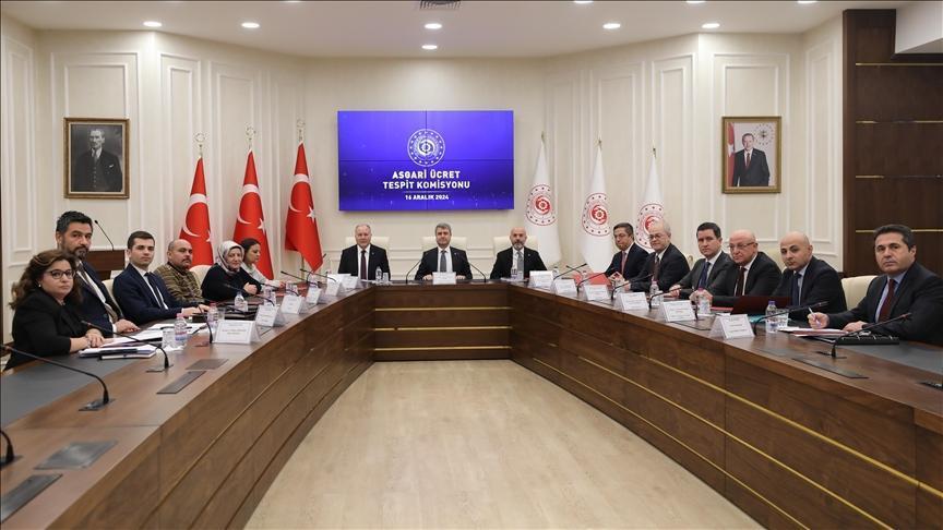 Bakan Işıkhan’dan asgari ücret toplantısı sonrası ilk açıklama! ‘Çalışanlarımızı enflasyona ezdirmeyeceğiz’