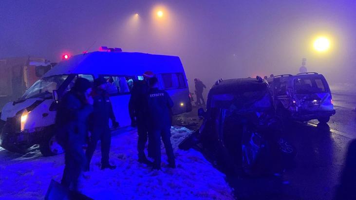 Bolu’da yoğun sis nedeniyle zincirleme kaza meydana geldi! Yaralılar var
