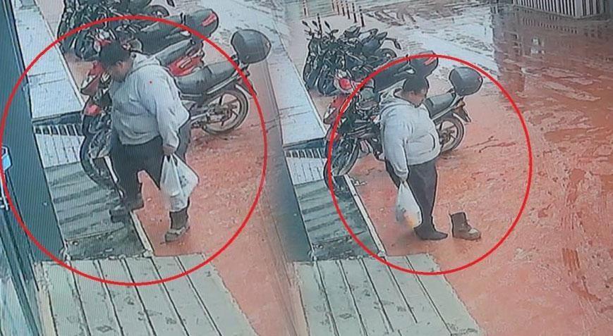 Çamurlu ayakkabılarını çıkardı! Yürekleri ısıttı