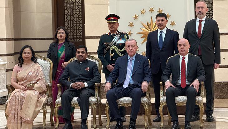 Cumhurbaşkanı Erdoğan’a 3 ülkenin büyükelçisinden güven mektubu
