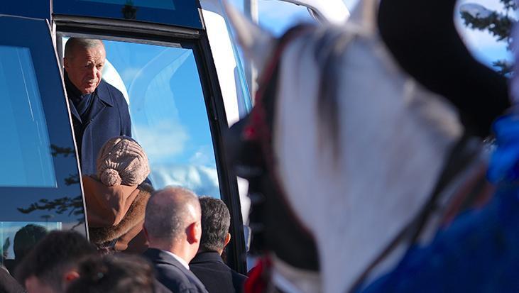 Cumhurbaşkanı Erdoğan’ı atlı cirit sporcuları karşıladı