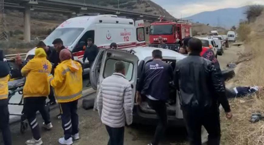 Hafif ticari araç ile TIR çarpıştı! Ölü ve yaralılar var