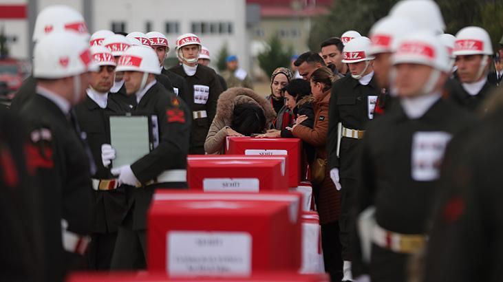 Helikopter kazasında şehit olan askerlerin cenazeleri memleketlerine uğurlandı