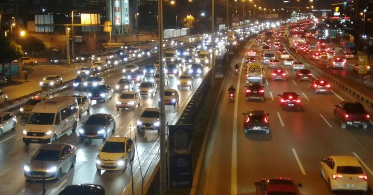 İstanbul'da trafik yoğunluğu akşam saatlerinde yüzde 80'e çıktı – Güncel haberler | Son dakika haberleri