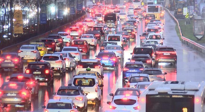 İstanbul’da sağanak! Trafik yoğunluğu yüzde 78’e ulaştı