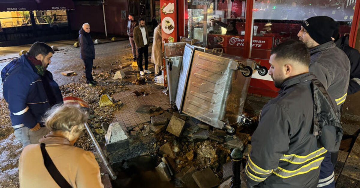 Kadıköy'de ana su şebekesinde patlama! 5 katlı bina tahliye edildi