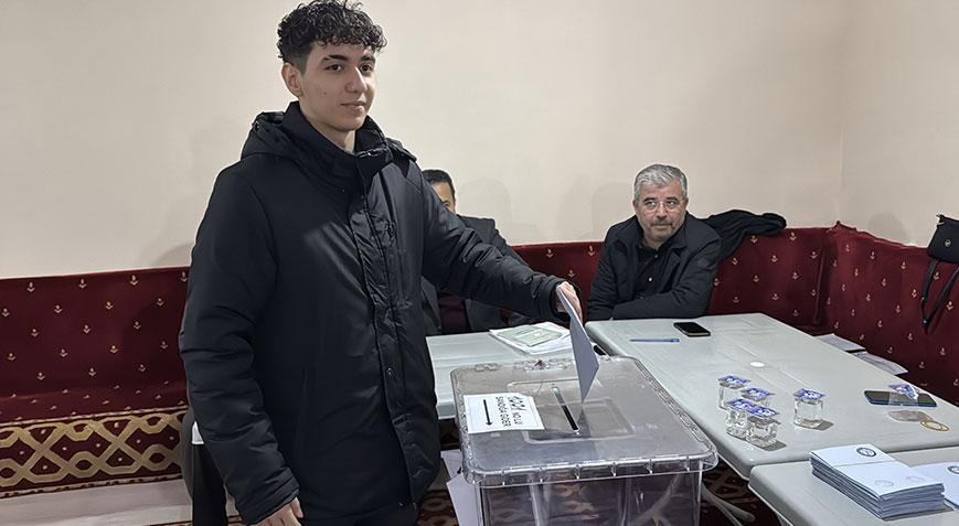 Karabük’te vatandaşlar sandık başında