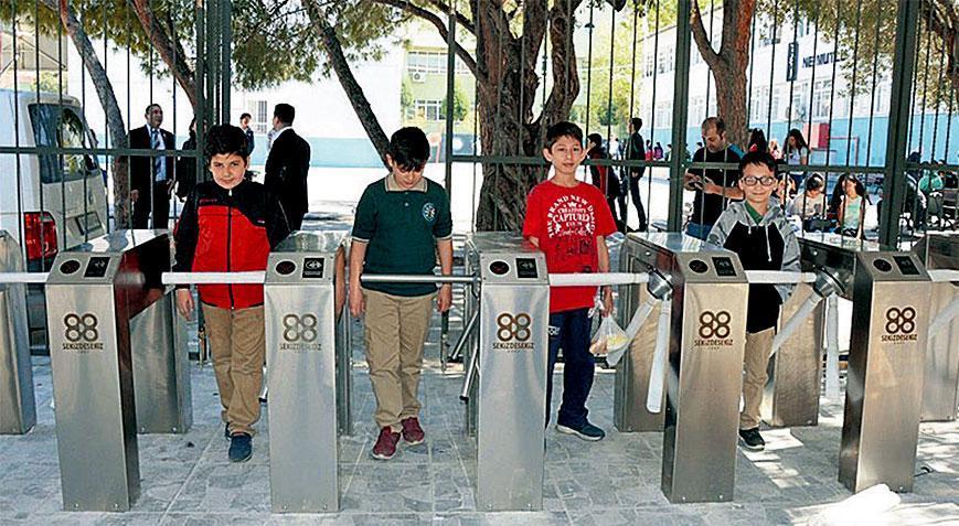 Okula VIP giriş! İstanbul’un göbeğinde tepki çeken uygulama