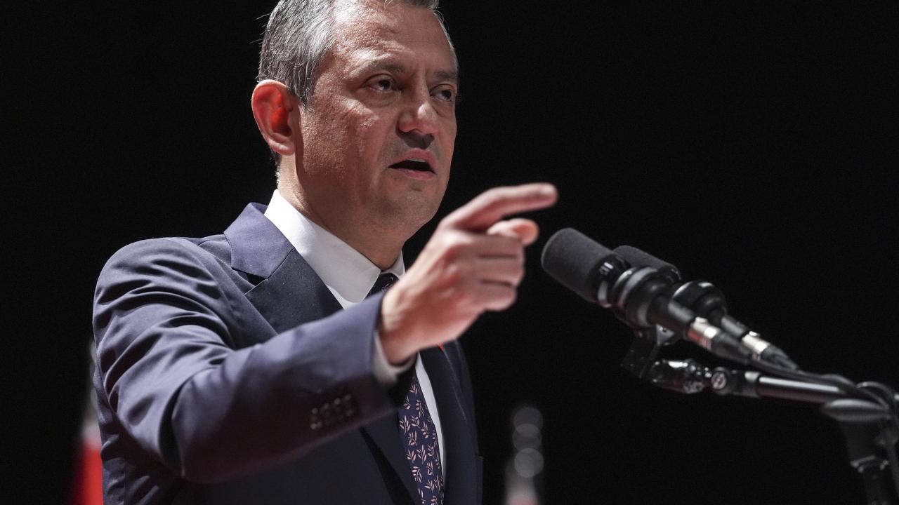 Özel’den CHP’lilerin eleştirisine cevap: Atatürk rahattı, benim öyle bir konforum yok