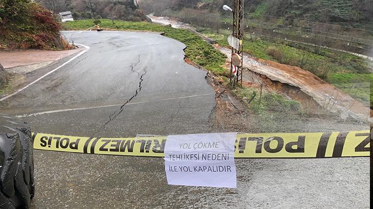 Rize’de heyelanda köy yolu çöktü! Elektrik ve doğal gazı da kesildi