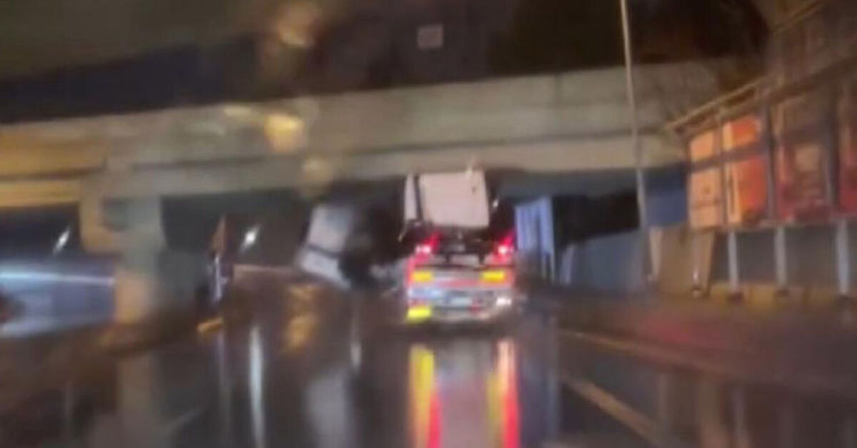 Sabıkalı üst geçitte yine kaza! – Güncel haberler | Son dakika haberleri