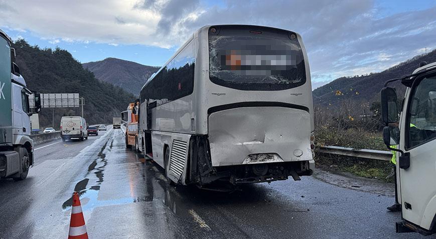 Sakarya’da 6 araçlı zincirleme kaza! Yaralılar var