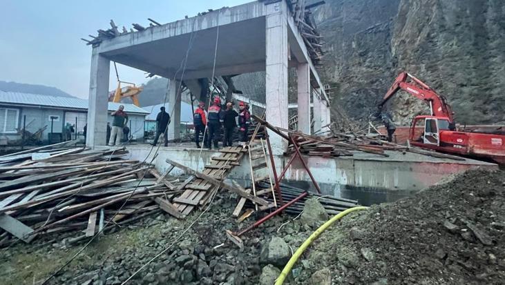 Trabzon’da iskele çöktü: 1 kayıp, 3 yaralı