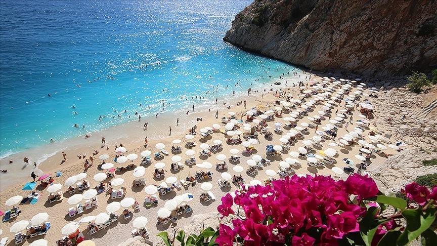 Turizmcilerden uyarı! Rusya’ya yönelik yaptırımların turizmi etkilememesi için fiyat politikasına dikkat edilmeli