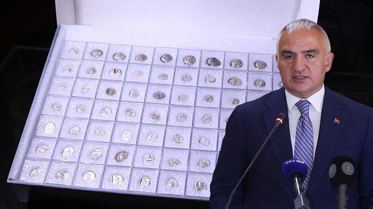 Yunanistan, kaçakçıların elinden kurtarılan 1055 sikkeyi Türkiye’ye teslim etti!