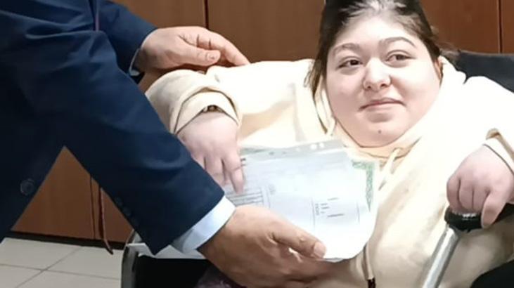 1’inci sınıftan bu yana evde eğitim gördü, okulda ilk karnesini aldı