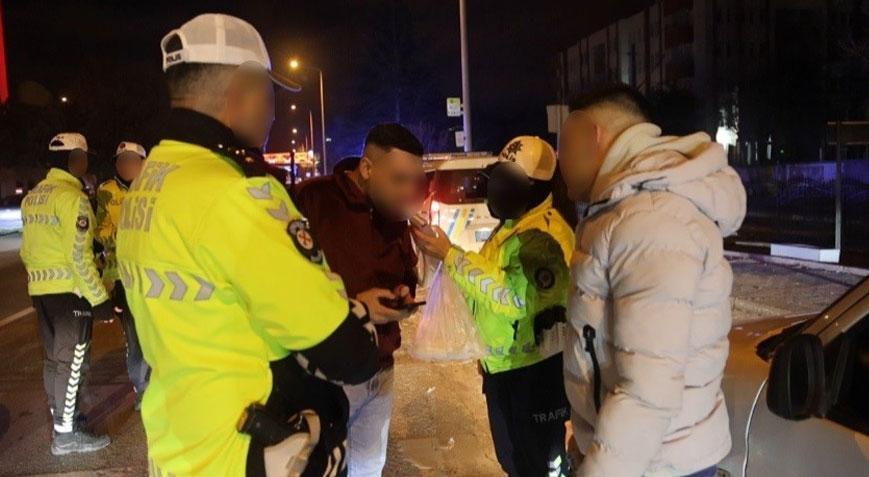 Alkollü sürücü ile yer değiştirdi! Polise ‘İtiraz etmiyoruz ayıp’ dedi