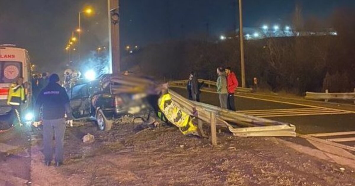 Ankara'da otomobil direğe çarptı, sürücü öldü | Son dakika haberleri