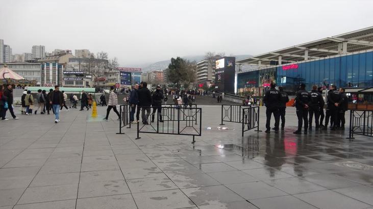 Bursa’da korkunç olay! Onlarca kişinin önünde amcasını defalarca bıçakladı