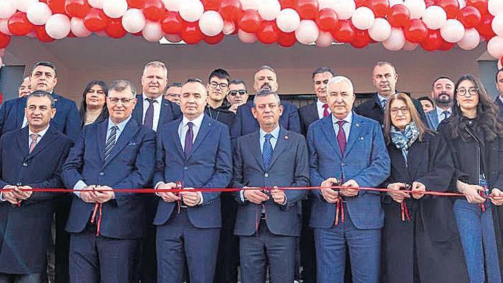 CHP Genel Başkanı Özgür Özel gençlere seslendi: Valizi zihninizde toplamayın