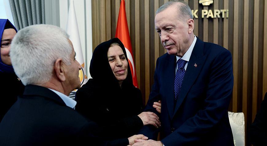 Cumhurbaşkanı Erdoğan terör örgütü PKK’nın İkiyaka katliamında hayatını kaybedenlerin aileleriyle görüştü