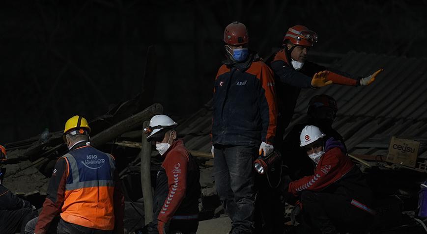 İçişleri Bakanı Yerlikaya’dan Konya’da çöken bina ile ilgili açıklama