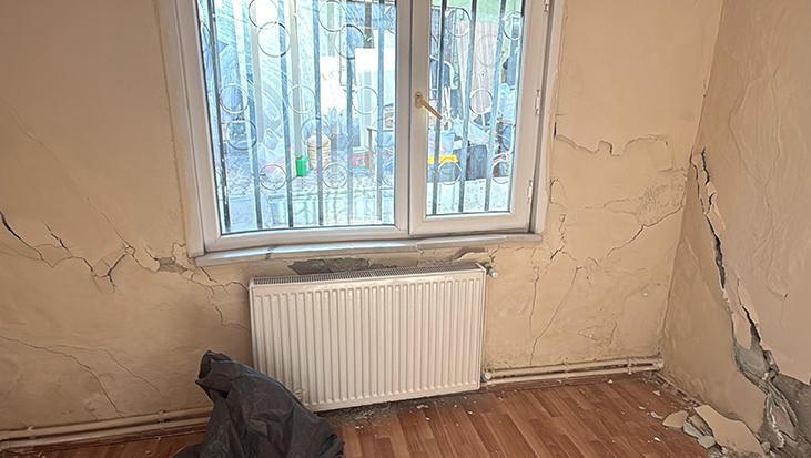 İstanbul’da 3 katlı binada çatlaklar! Daireler boşaltıldı