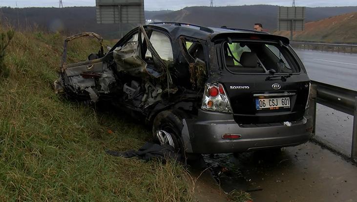 İstanbul’da korkunç kaza: Bariyerlere çarpan cip hurdaya döndü