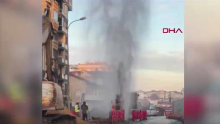 İstanbul’da su borusu patladı: Cadde trafiğe kapatıldı