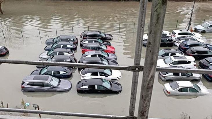 İstanbul’da yağış sonrası otoparktaki sıfır araçlar su içinde kaldı