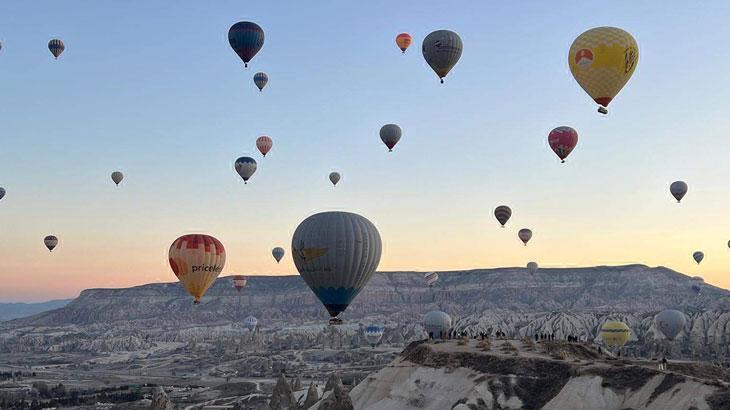 Kapadokya’da 770 bin turist sıcak hava balonuyla uçtu