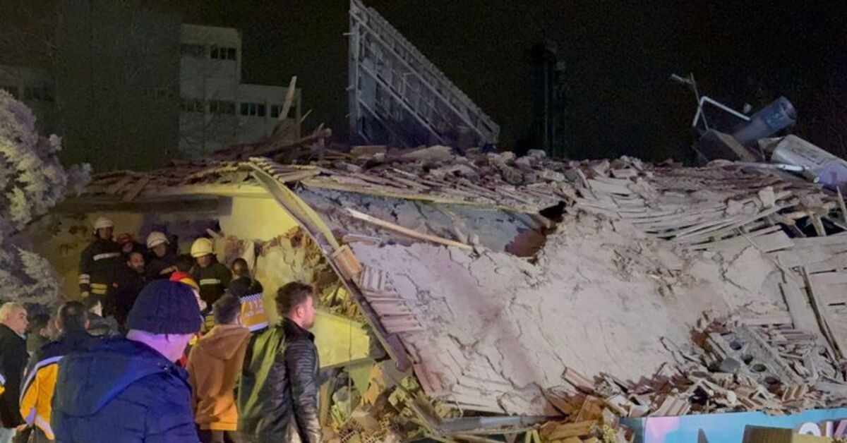 Konya'da bina çöktü! 2 yaralı