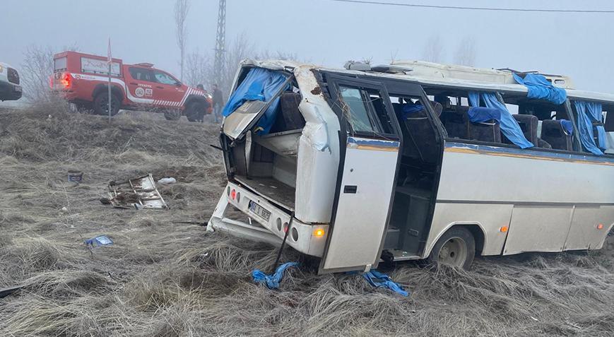 Malatya’da işçi servisi devrildi! Ölü ve yaralılar var